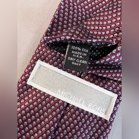 Michael Kors Tie -  3.25 in Burgundy / Silver Silk Necktie - Men's Classic - Picture 2 of 4
